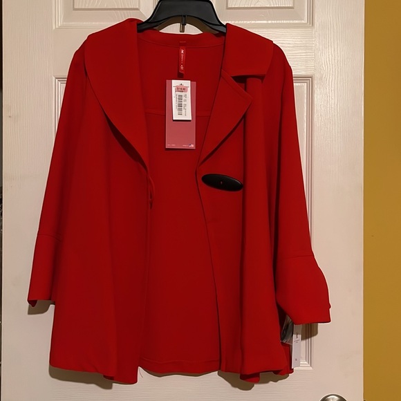 COPY - Red xl button cape - Picture 7 of 7